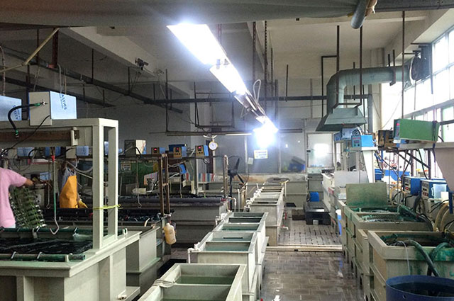 為何要關停小五金加工廠？